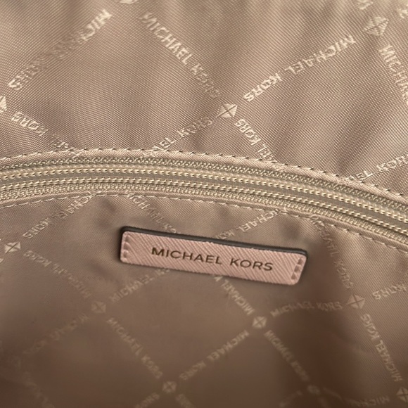 Michael Kors Medium Jet Set Saffiano Leather Dome Satchel in Blush - Picture 13 of 16